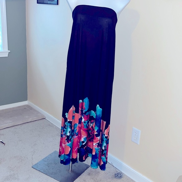 Valerie Stevens Dresses & Skirts - Poly strapless dress for beach or partying